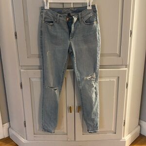 Universal Thread skinny jeans, light wash.